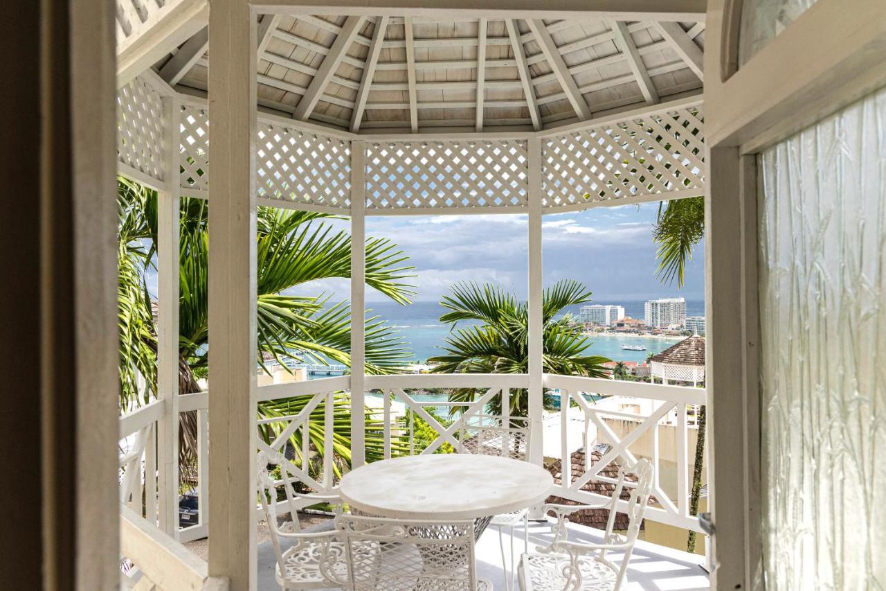 Pampered In Paradise Near Ian Fleming Airport Ocj 오쵸 리오스 외부 사진